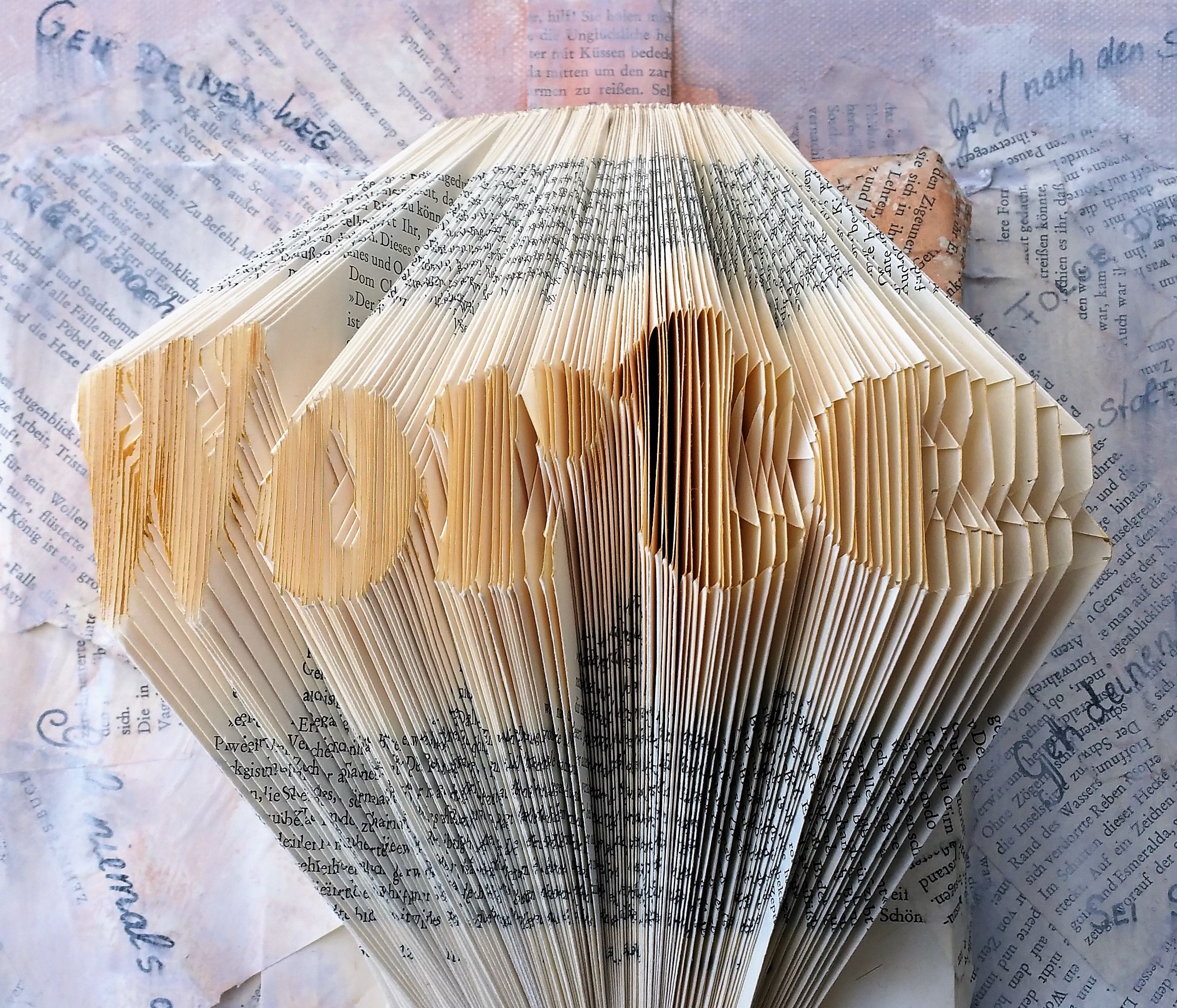 Bücher falten…macht süchtig:-)